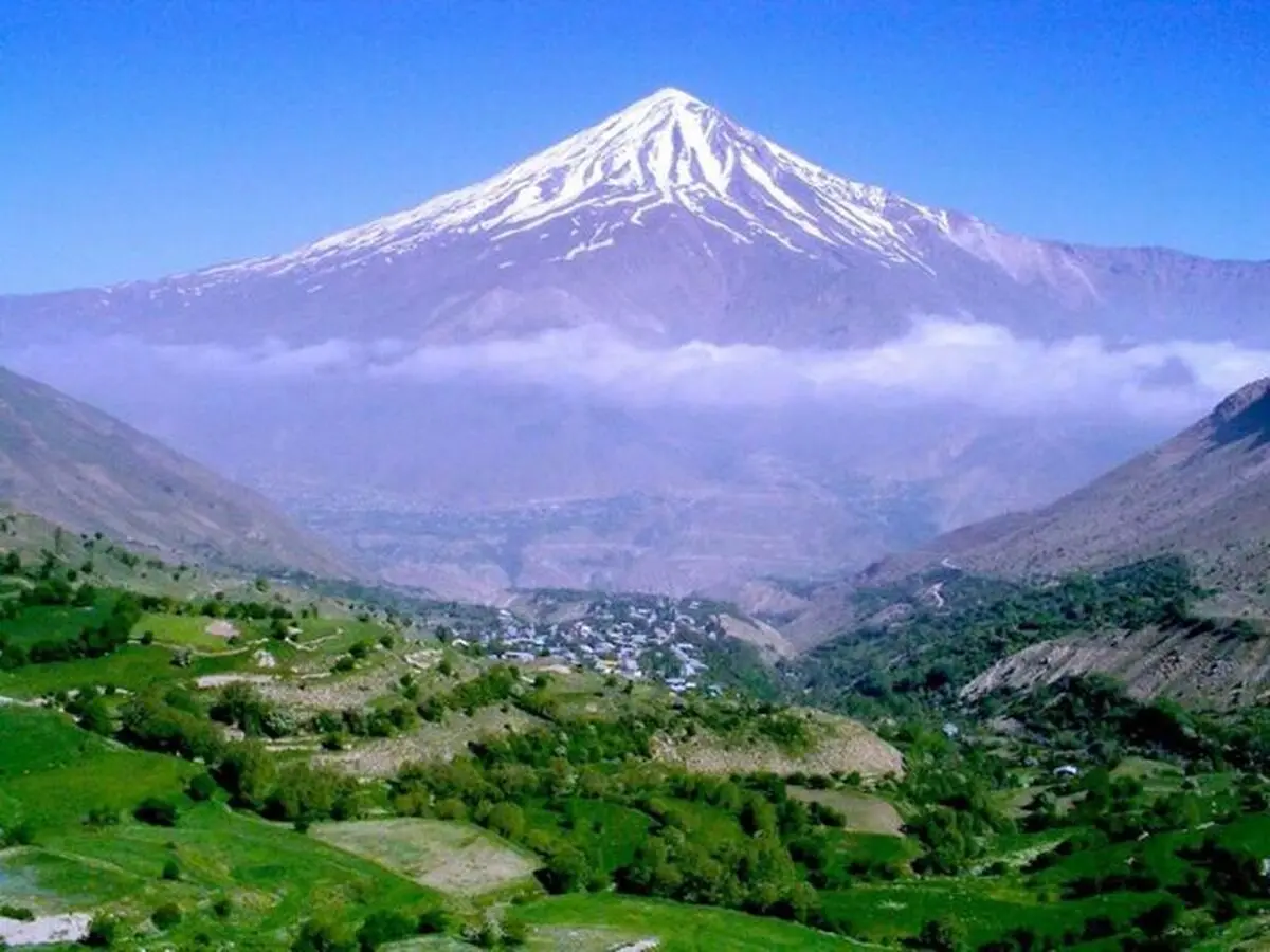دو پلاک کوه دماوند همچنان وقف هستند