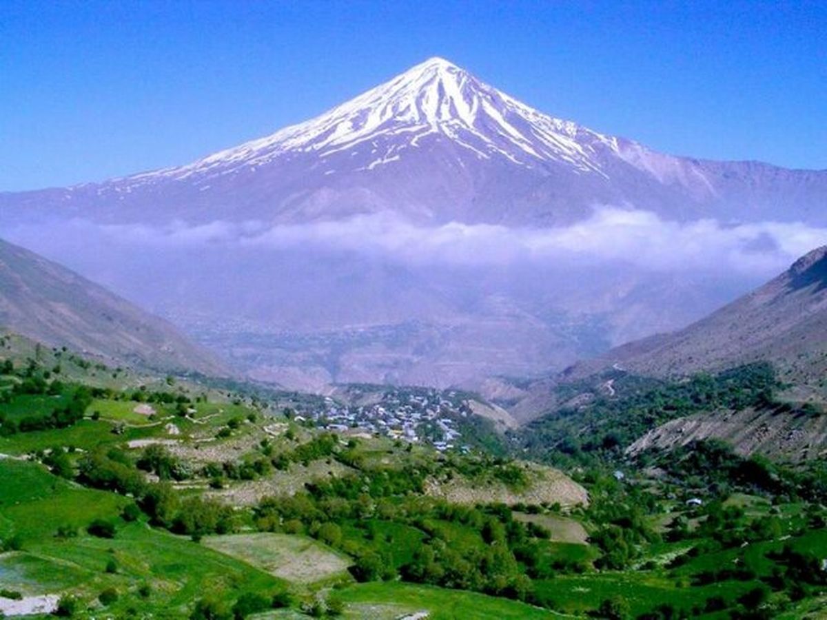 دو پلاک کوه دماوند همچنان وقف هستند