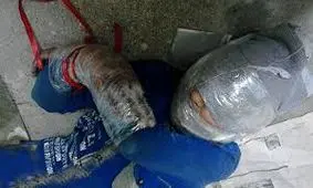 پیدا شدن پسر بچه گمشده دست پا بسته در چمدان