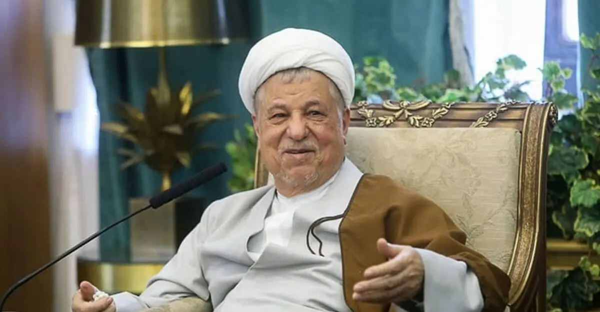 آقاى [محسن] رضايى، [فرمانده کل سپاه] آمد و براى برنامه خانه‌سازى سپاه استمداد كرد