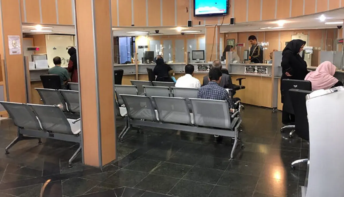 افزایش ابتلای کارکنان بانک‌ها به کرونا در فارس/ فعالیت مبتلایان به کرونا در ادارات جرم است