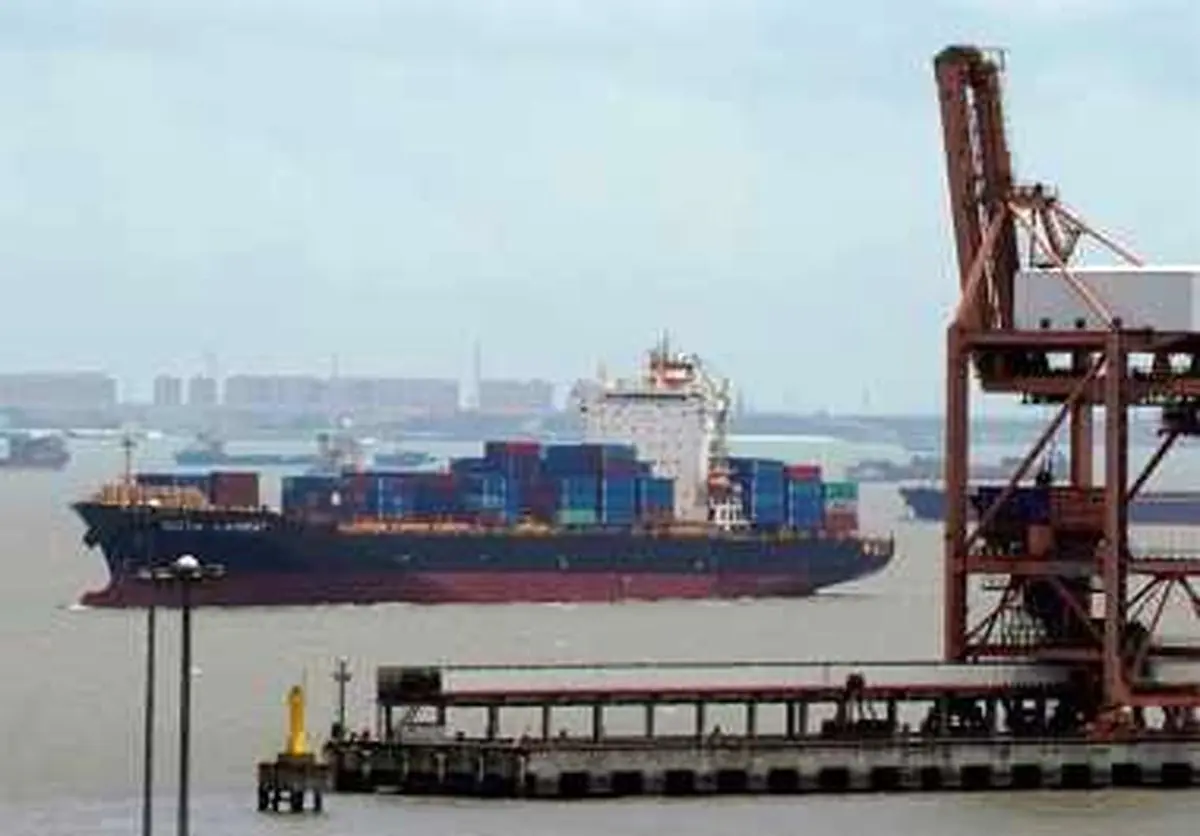 توقیف بیش از ۲۷میلیارد ریال کالای قاچاق در آبهای ساحلی ماهشهر