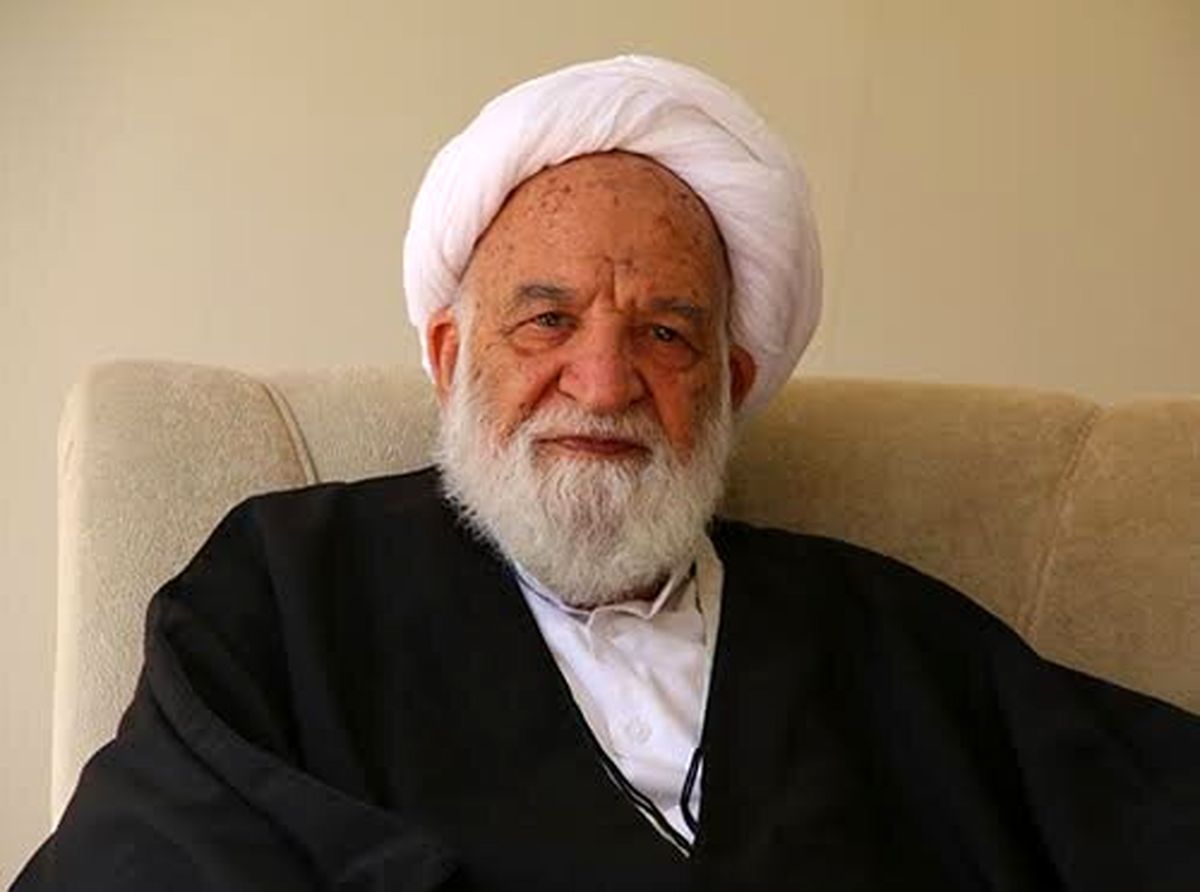 احمدینژاد در منزل بماند و راز و نیاز کند