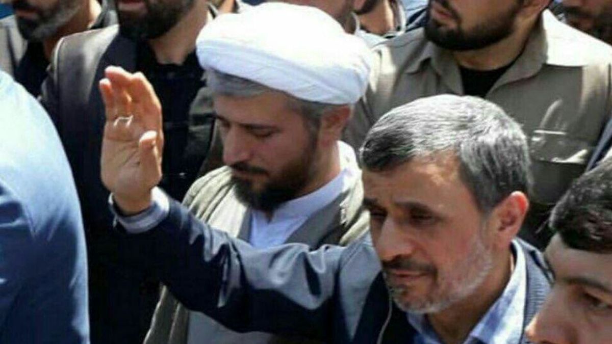 چرا رابطه احمدینژاد با مراجع و روحانیت مخدوش شد؟ / آیا احمدینژاد واقعا به قم سفر کرده است؟