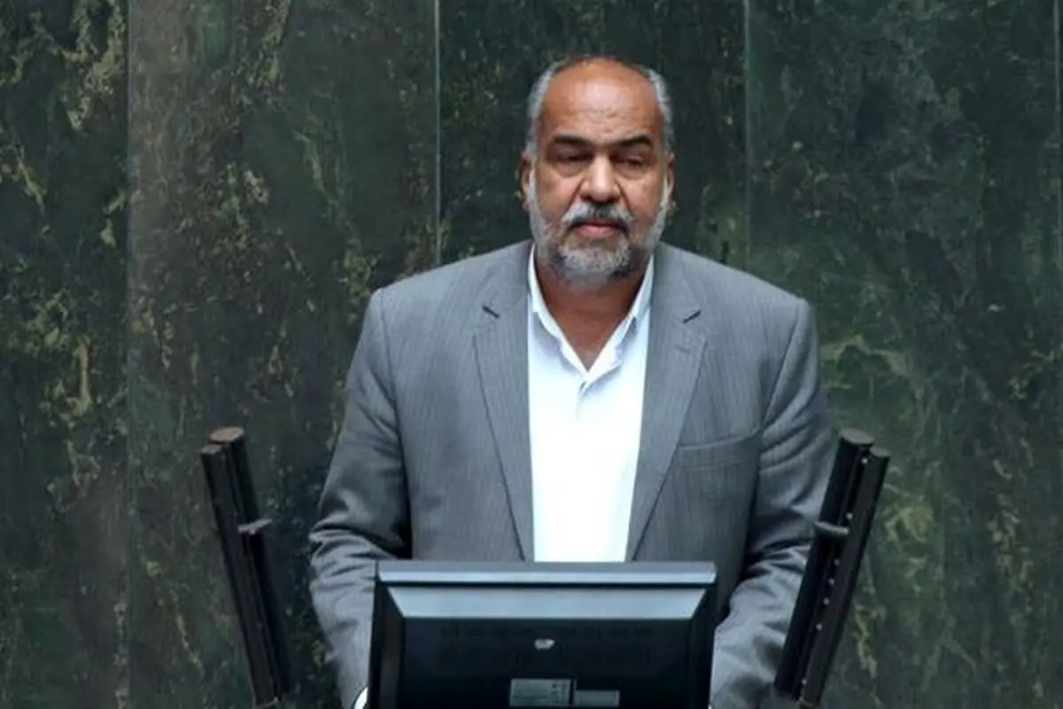 چرا دهن نماینده‌ها را گچ می‌گیرید؟