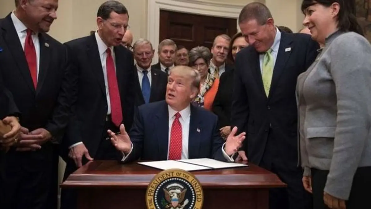 ترامپ خبرنگاران را رسما تحریم کرد