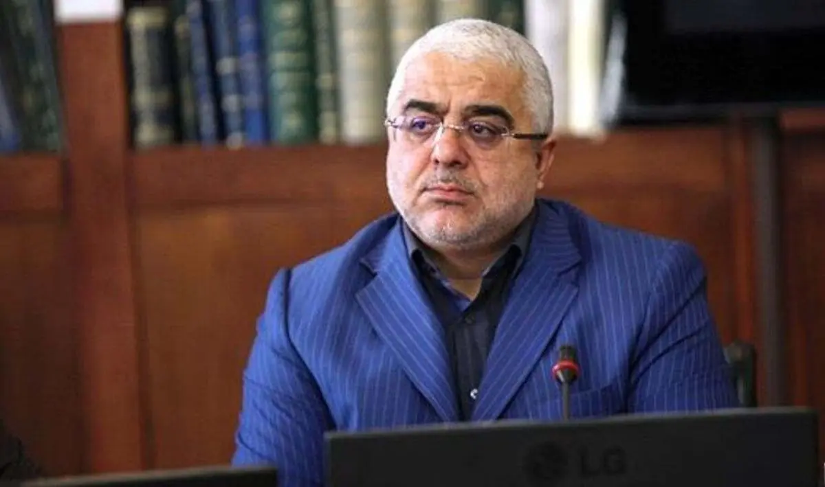 رئیس‌جمهوری داشتیم که با نفت ۱۲۵ دلاری در استادیوم‌ها می‌چرخید و پول پخش می‌کرد