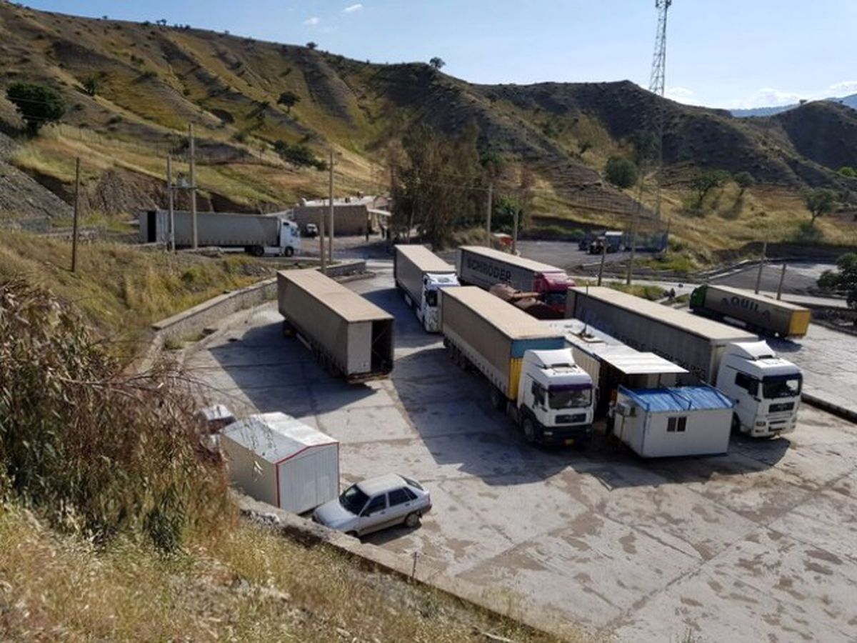 افغانستانی‌ها مرز را بر روی کامیون‌های ایرانی بستند