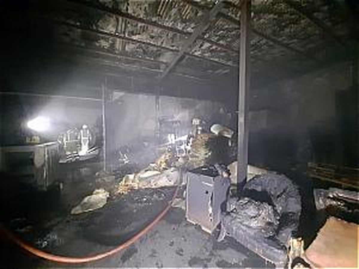کارگاه تولید مبلمان در آتش سوخت