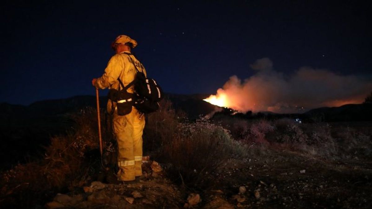 آتش‌سوزی گسترده کالیفرنیا هزاران نفر را مجبور به تخلیه کرد