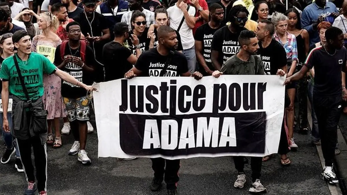 معترضان فرانسوی برای چهارمین سالگرد مرگ "آداما ترائوره" به خیابان آمدند