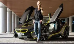 اینفلوئنسر اینستاگرامی با درآمد میلیون دلاری از بررسی خودروهای لوکس