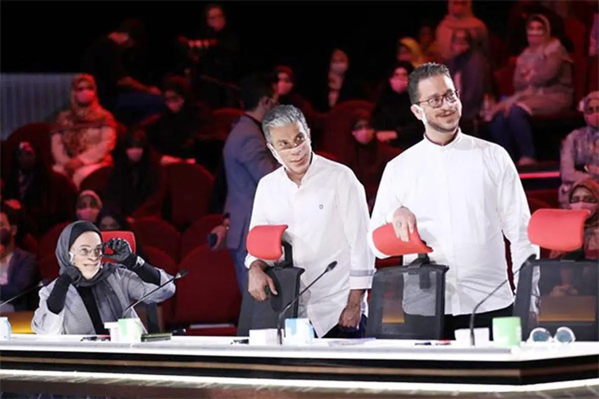 ببینید| چهره خنده‌دار داوران عصر جدید با ماسک‌های عجیبشان