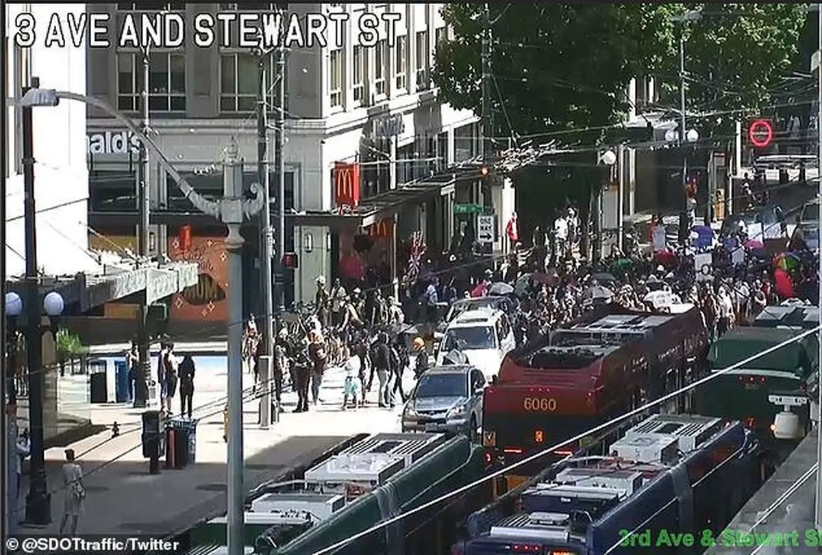 درگیری مسلحانه معترضان در آمریکا با پلیس / عکس