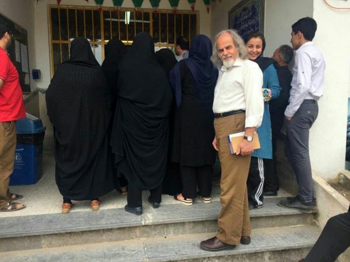 مصطفی ملکیان در صف رای گیری