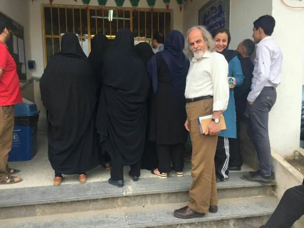مصطفی ملکیان در صف رای گیری