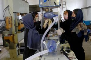تیم روباتیک دختران افغانستان، دستگاه تنفس مصنوعی ساخت