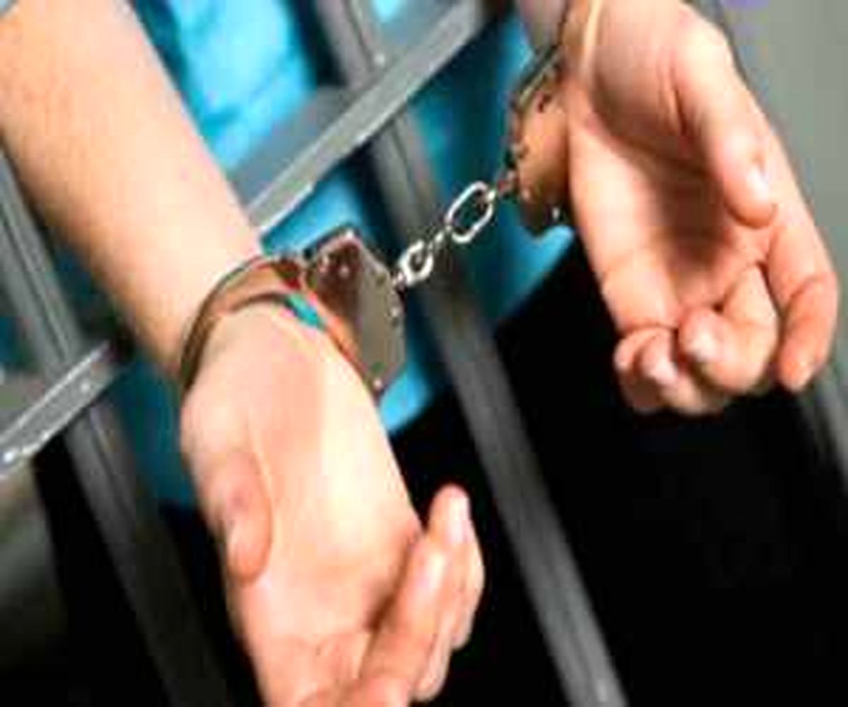 دستگیری مرد مشروب فروش آبادان در عملیات پلیسی