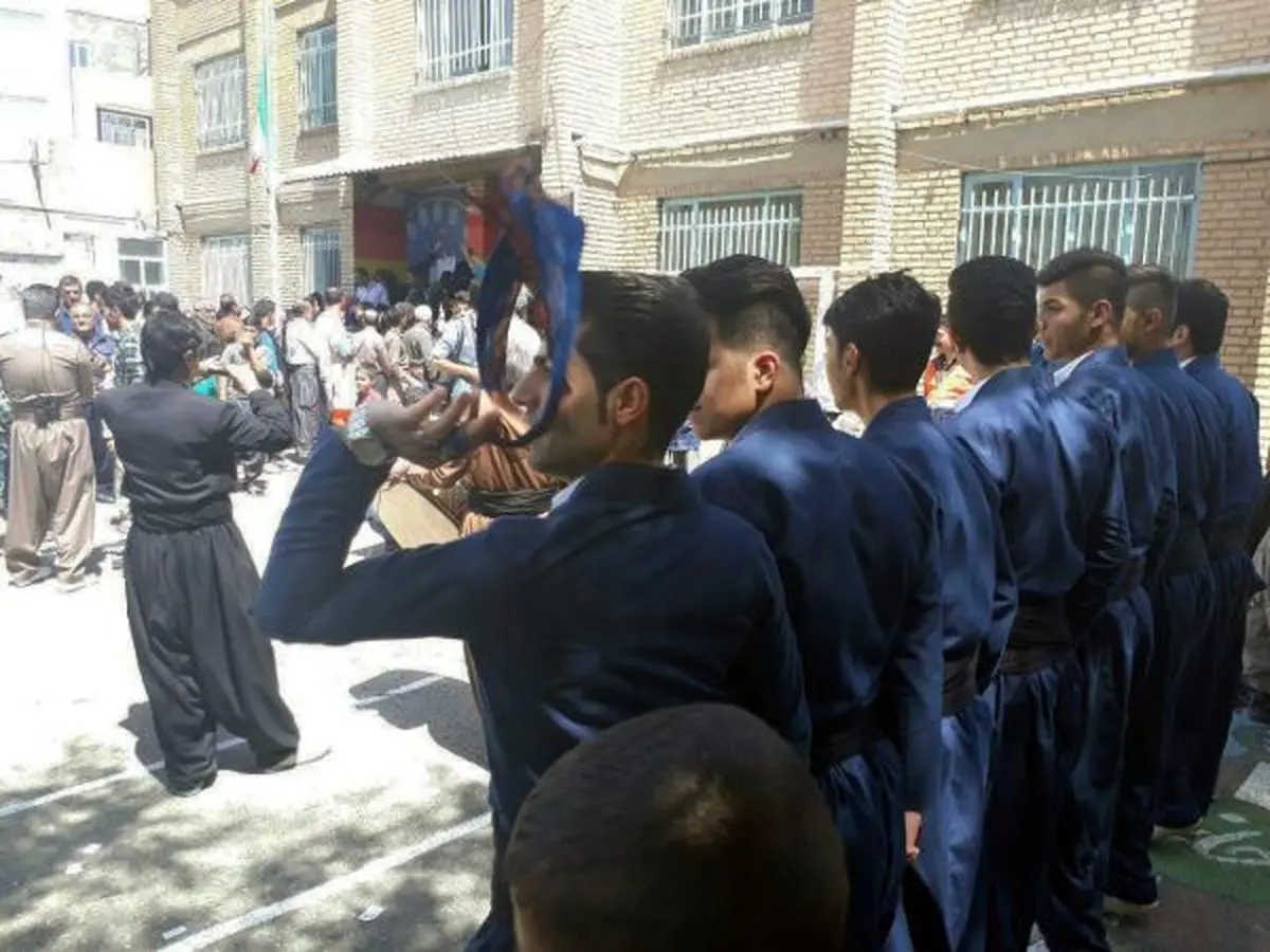 انتخابات همراه با رقص کردی