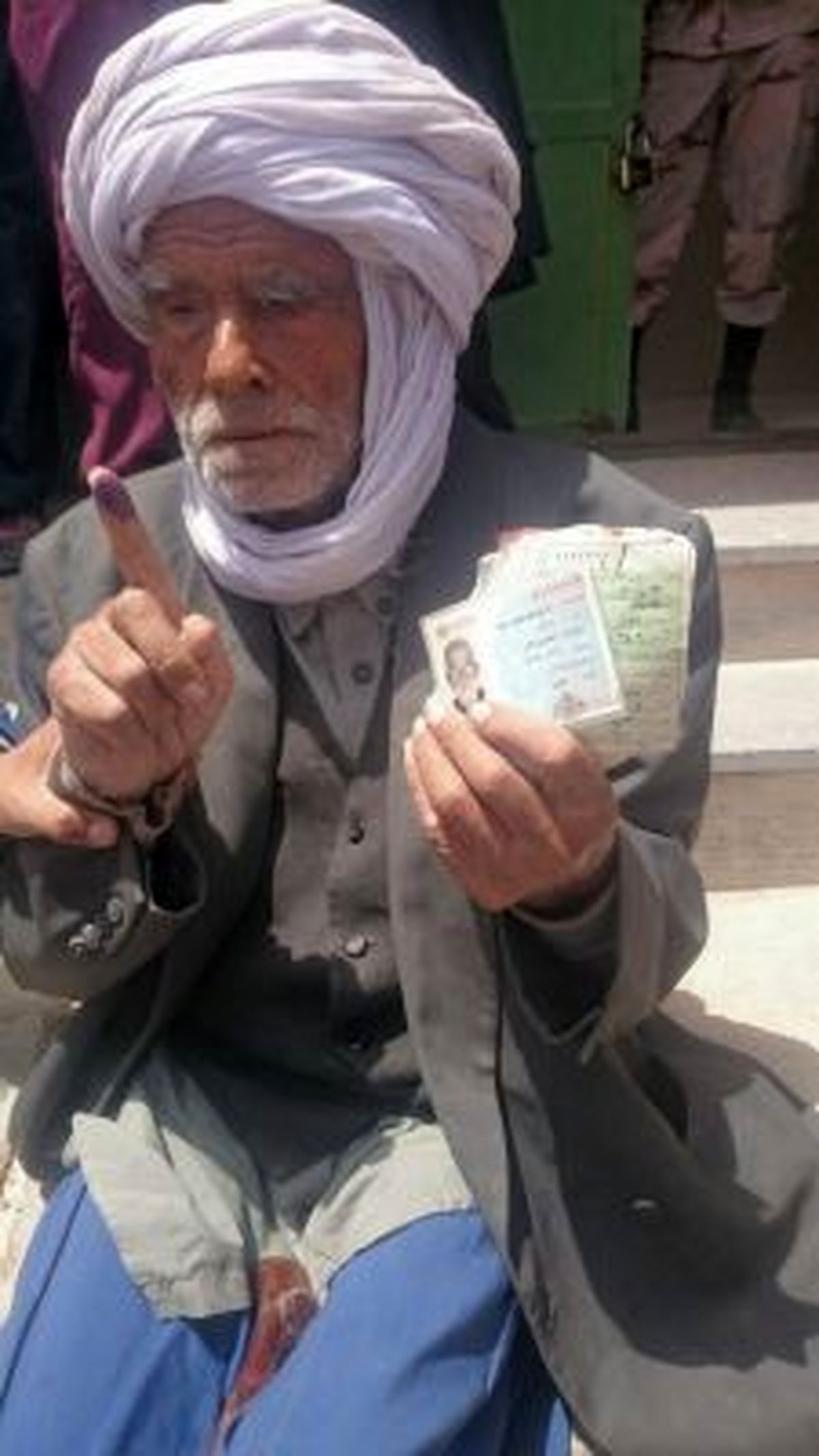 انگشت جوهری حاج میرزا حسن 94 ساله