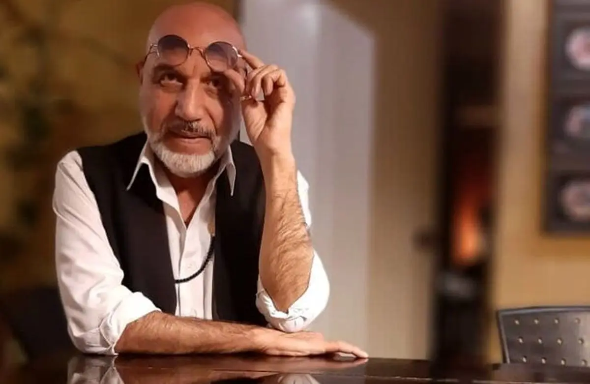 مردی که در جستجوی صدای کروناست