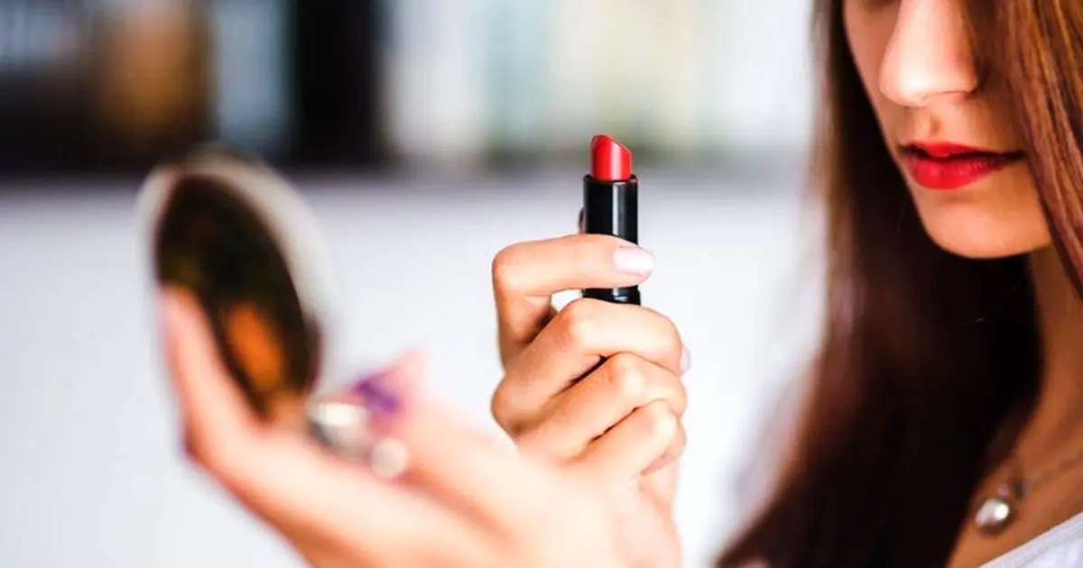 رابطه بحران اقتصادی و افزایش خرید رژ لب