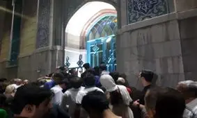 شعار پشت درهای بسته حسینیه ارشاد