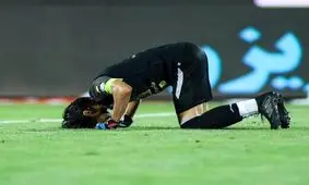 عصبانیت شدید گلر استقلال بعد از بازی و گلی که خورد