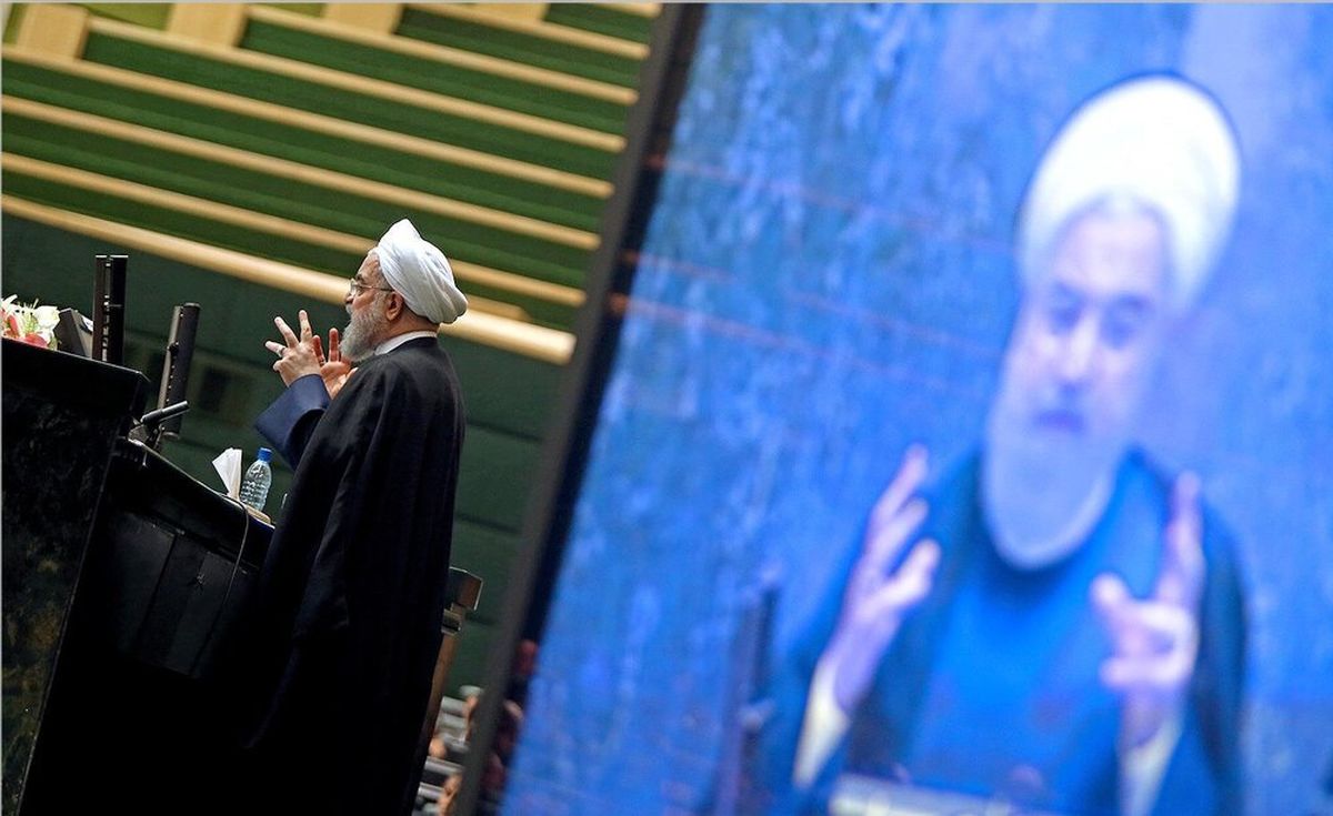 چرا روزنامه کیهان دولت روحانی را مقصر مشکلات عالم می‌داند؟