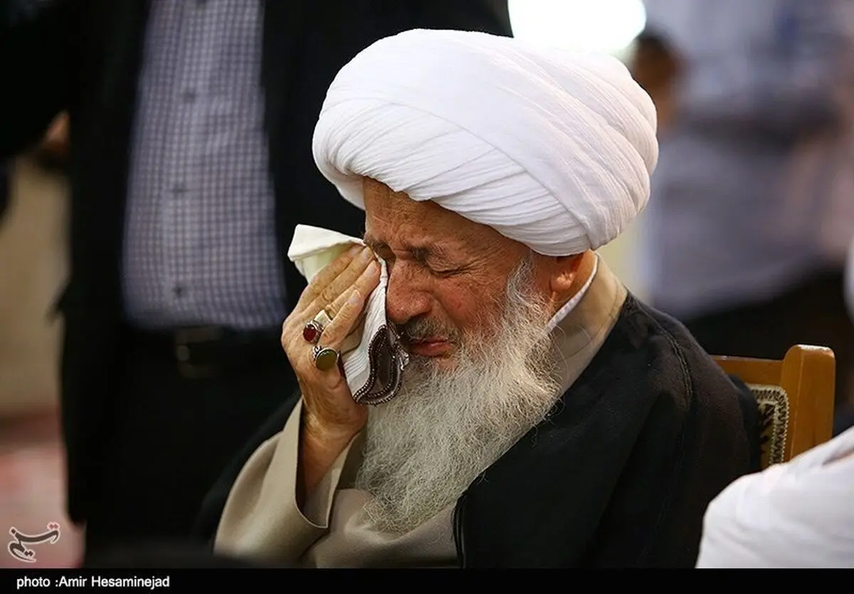 آیت‌الله وحید خراسانی: اقامه عزای سیدالشهدا(ع) نباید تعطیل شود
