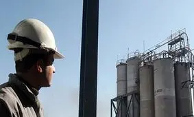 تجمع اعتراضی کارگران پتروشیمی رازی در ماهشهر /ممنوعیت ورود نماینده کارگران به شرکت