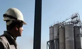 تجمع اعتراضی کارگران پتروشیمی رازی در ماهشهر /ممنوعیت ورود نماینده کارگران به شرکت