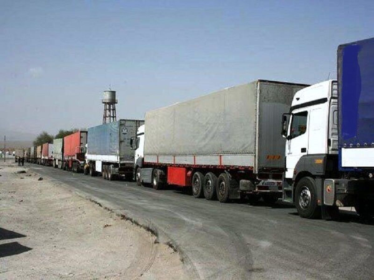 تردد کامیونهای حامل کالا در مرز دوغارون روان شد