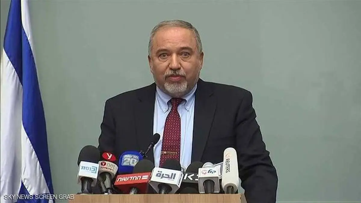 لیبرمن: به تصویر کشیدن پرچم لبنان روی ساختمان شهرداری تل آویو "خیانت" است