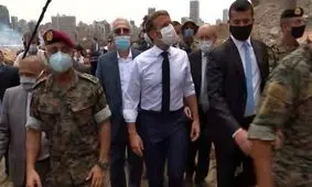 پرتاب تخم مرغ به فرق سر مکرون توسط معترضین لبنانی/ویدئو