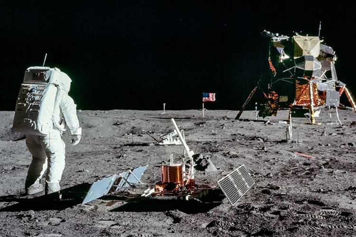کارشناس تلویزیون: ادعای رفتن به کره ماه دروغ است / بعد از ظهور، پای ما به کرات دیگر باز می‌شود