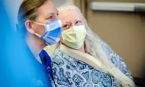 کرونا دو خواهر را پس از ۵۰ سال به یکدیگر رساند