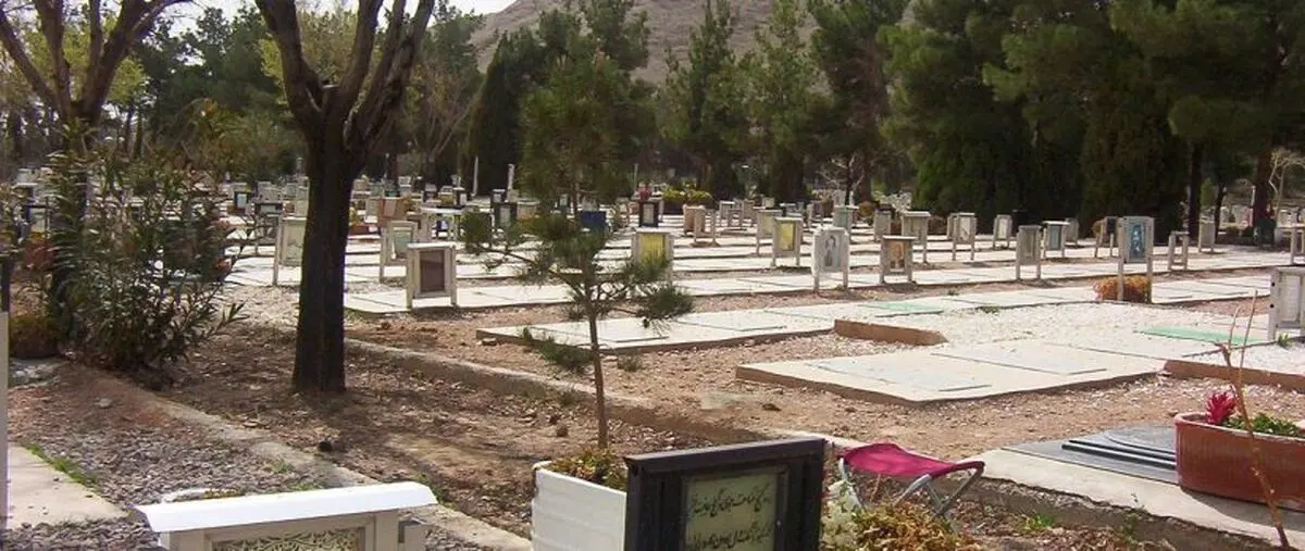 توزیع نذورات در آرامستان‌های کرمانشاه همچنان ممنوع است