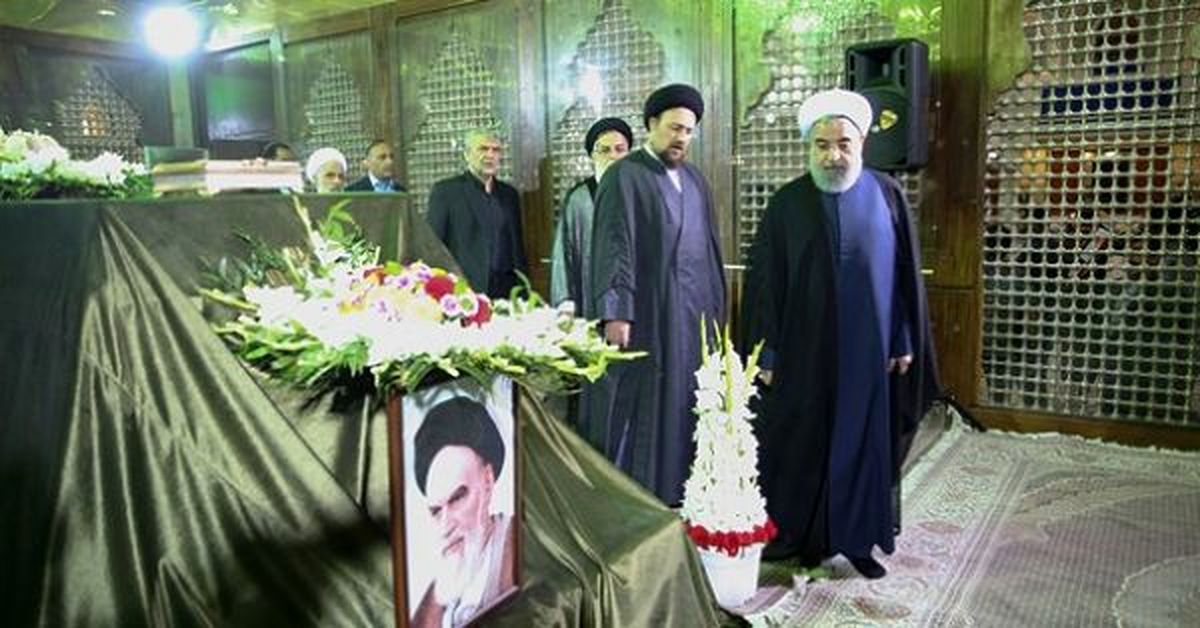 روحانی در حرم امام خمینی(ره): اماما! بعضی ها تلاش کردند گروهی را از قطار انقلاب پیاده کنند