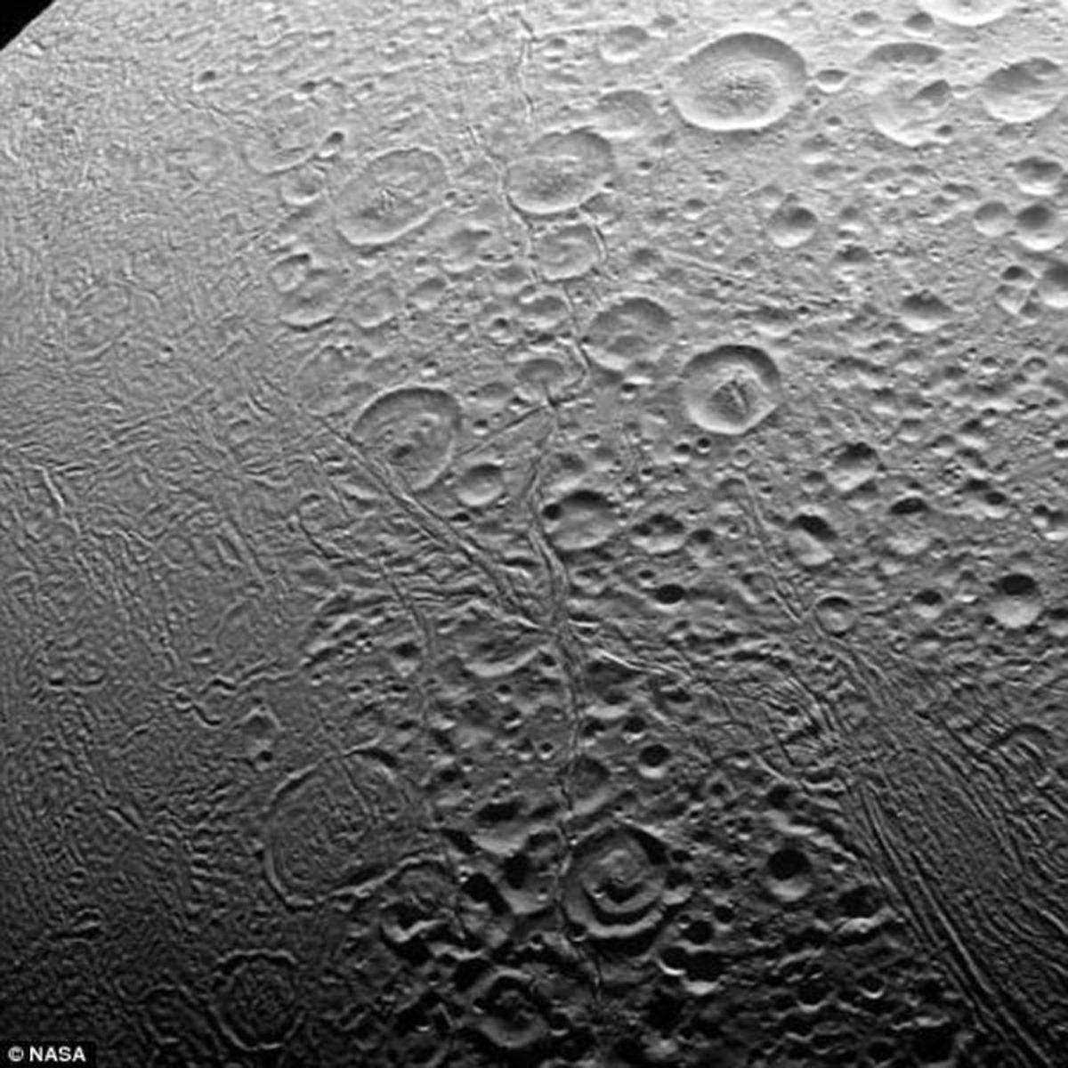 جدیدترین تصاویر از قمر زحل