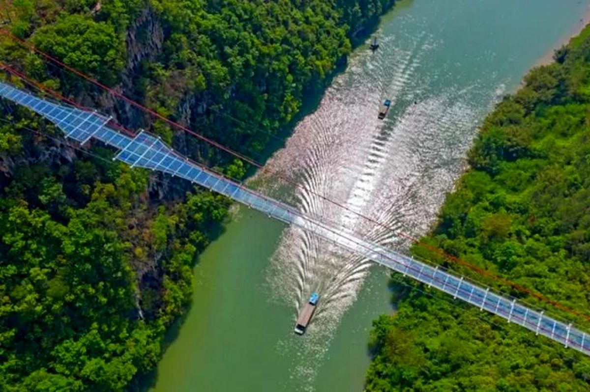 طولانی‌‎ترین پل شیشه‌ای جهان افتتاح شد/ عکس
