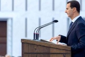 بشار اسد حین سخنرانی در پارلمان فشارش افتاد!