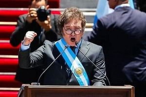 رئیس جمهور جنجالی جدید آرژانتین، ۷ هزار کارمند دولتی را اخراج کرد