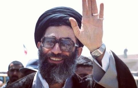 بخشی از مصاحبه آیت الله خامنه‌ای با مجری آمریکایی در سال ۱۳۶۶ وسط جنگ ایران و عراق/ ویدئو