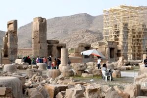 فرونشست به ۱۰ متری آرامگاه شاهان هخامنشی رسید/ ۸۰۰ شهر و ۱۶ کلان‌شهر درگیر فرونشست