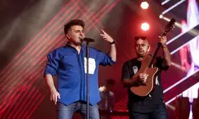 بغض و گریه علیرضا طلیسچی در کنسرت حین اجرای آهنگ/ ویدئو