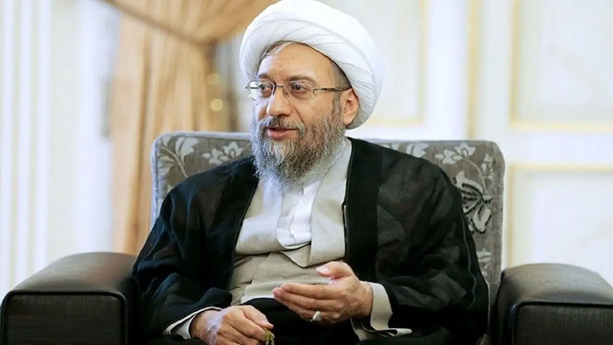 آملی لاریجانی بی‌ خبر از پخش‌ زنده؛ افشاگری درباره یک بانک انجام داد/ ویدئو