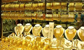 خودنمایی طلاهای سرقتی درویترین طلافروشی