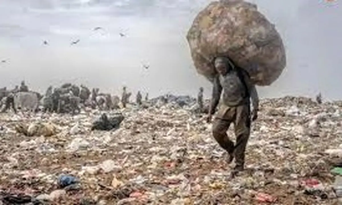 برندگان جایزۀ 67 هزاردلاری عکاسی؛ از «زباله‌گردها» تا «ساحل آلودۀ خزر» 