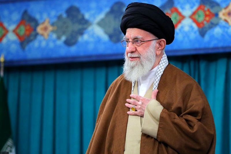 پوستر سایت رهبری در پی عملیات تلافیجویانه ایران علیه اسرائیل/ عکس